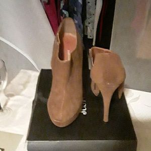Shoe